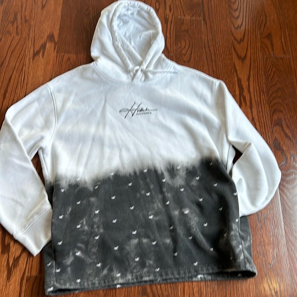 Men’s Hollister pull over hoodie size xl excellent condition white and black